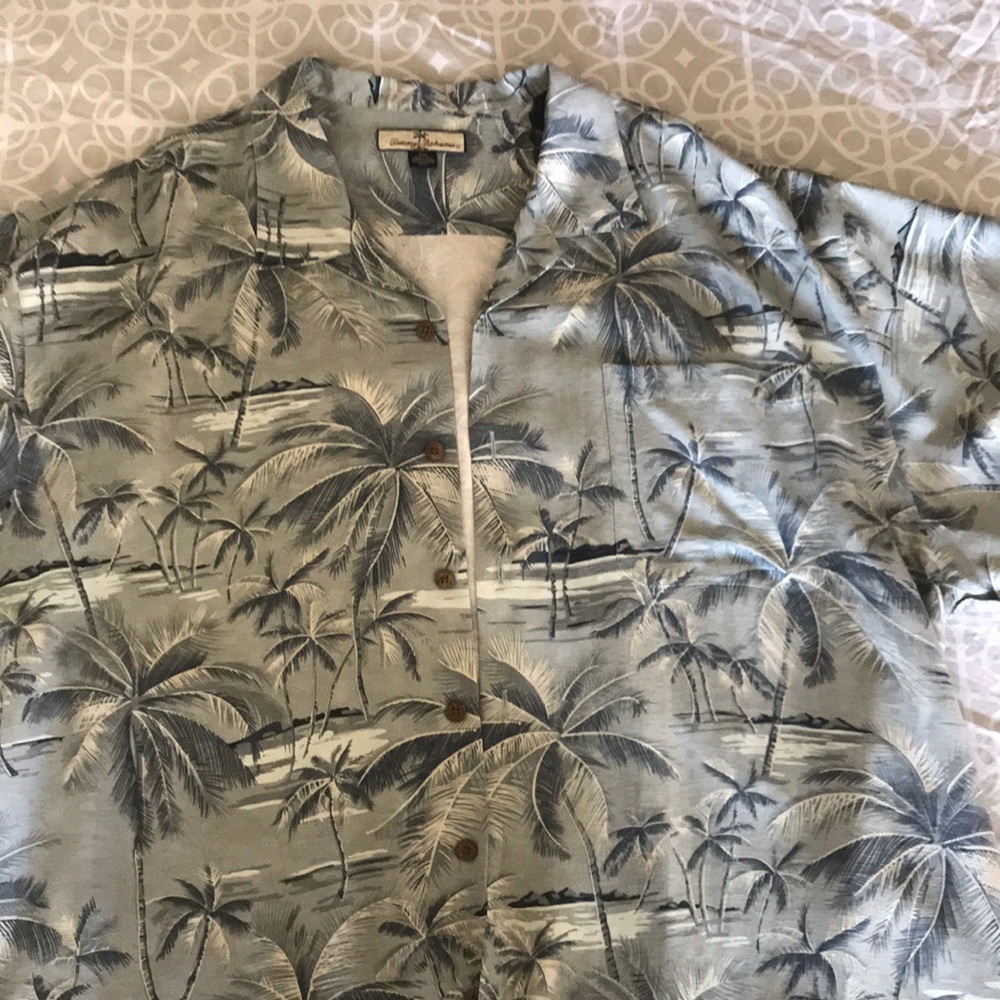 Men’s XXL Tommy Bahama short sleeve button up